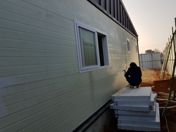 샌드위치 판넬 위 파벽돌 시공 사례